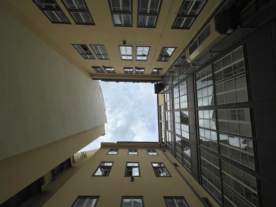 Contemporary Jindrisska Apartment Praga Exterior foto