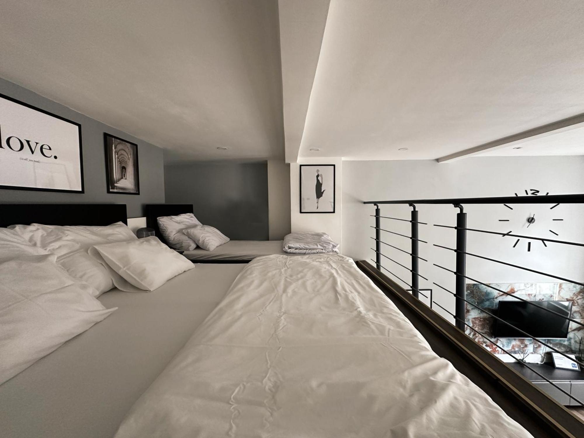 Contemporary Jindrisska Apartment Praga Exterior foto